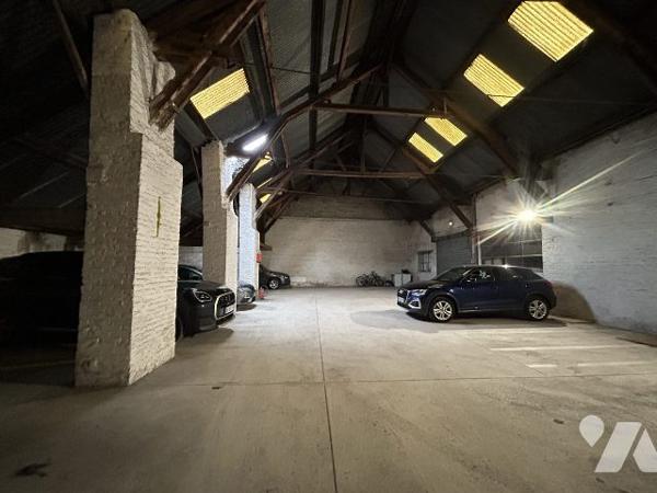 ensemble de 22 stationnements (garages et parking fermé)