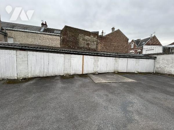 ensemble de 22 stationnements (garages et parking fermé)