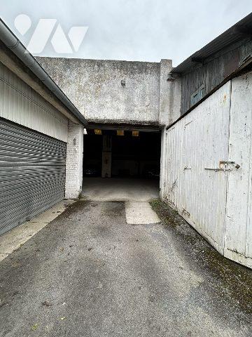 ensemble de 22 stationnements (garages et parking fermé)