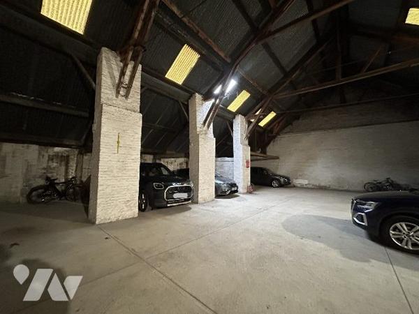 ensemble de 22 stationnements (garages et parking fermé)