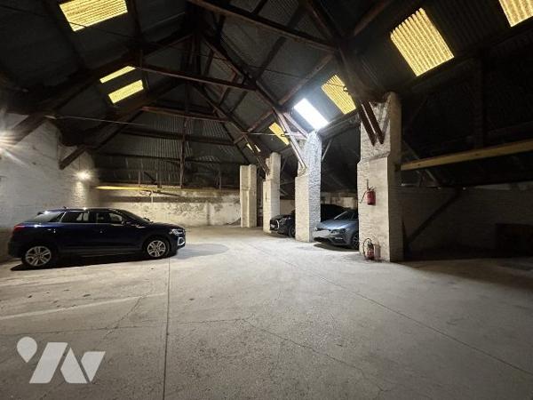 ensemble de 22 stationnements (garages et parking fermé)