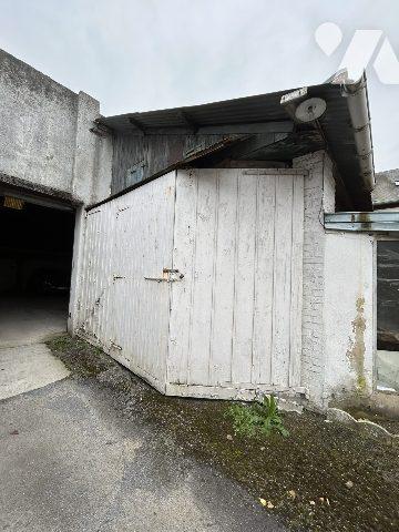 ensemble de 22 stationnements (garages et parking fermé)