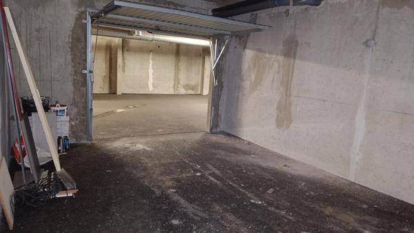 Rare à la vente : spacieux appartement 5 pièces avec 3 balcons, garage fermé et emplacement privilégié