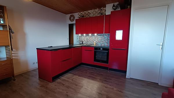 Rare à la vente : spacieux appartement 5 pièces avec 3 balcons, garage fermé et emplacement privilégié