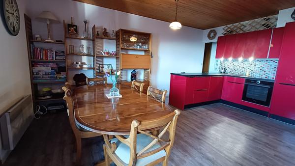 Rare à la vente : spacieux appartement 5 pièces avec 3 balcons, garage fermé et emplacement privilégié