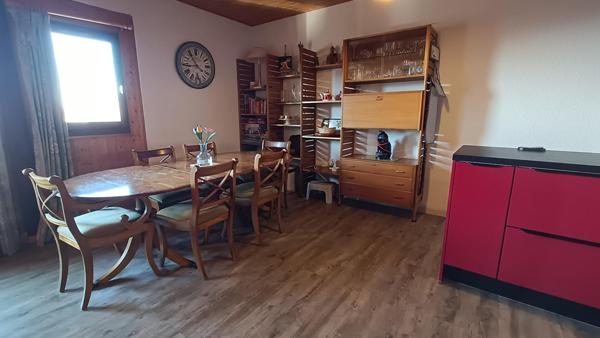 Rare à la vente : spacieux appartement 5 pièces avec 3 balcons, garage fermé et emplacement privilégié