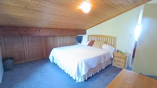 Rare à la vente : spacieux appartement 5 pièces avec 3 balcons, garage fermé et emplacement privilégié