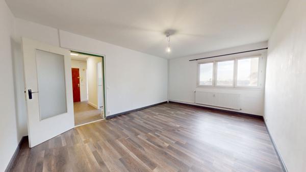 CAEN RIVE GAUCHE - 2 PIECES RENOVE AVEC PARKING ET CAVE