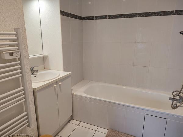 T2 AVEC TERRASSE PARKING A AYTRE