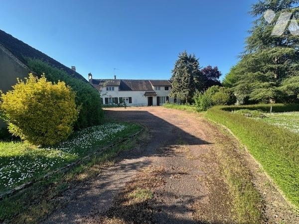Maison avec beau jardin à DOLLOT