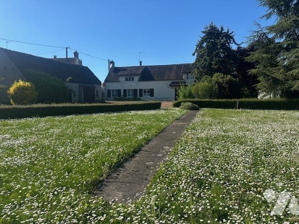 Maison avec beau jardin à DOLLOT