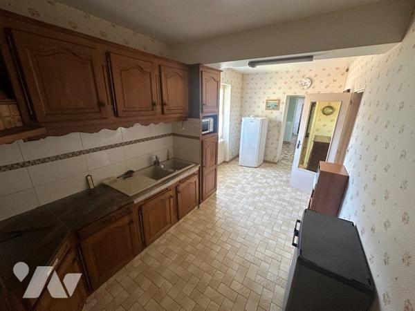 Maison avec beau jardin à DOLLOT