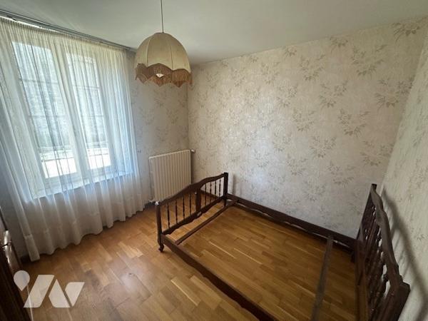 Maison avec beau jardin à DOLLOT