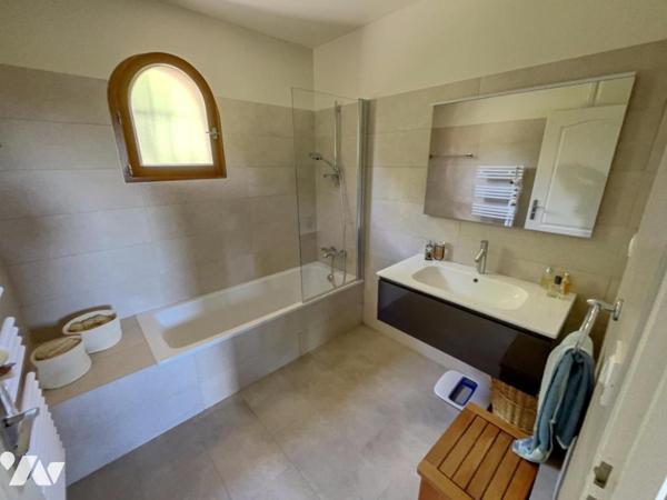 MAISON SAINT-CYR-AU-MONT-D'OR 153 m² habitable terrain 1428m² pisicne