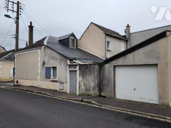 
Maison de 3 pièces (53m²) avec cour et garage :
- Séjour, cuisine, chambre- Etage : salle de...