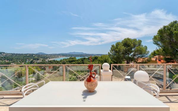 Appartement à vendre    5 pièces • 174 m2 Bandol