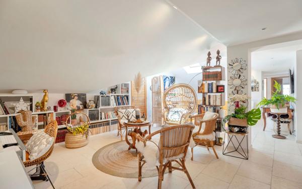 Appartement à vendre    5 pièces • 174 m2 Bandol