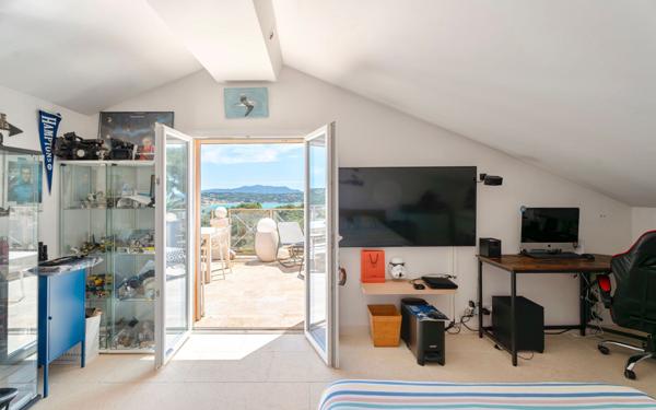 Appartement à vendre    5 pièces • 174 m2 Bandol