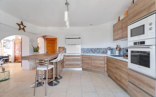 Appartement à vendre    5 pièces • 174 m2 Bandol