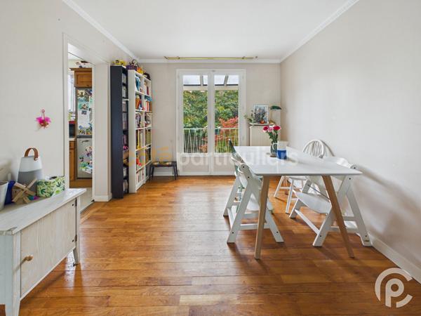 Vente
                Maison88 m² - 5 Pièces -
                    CLAMART (92140)