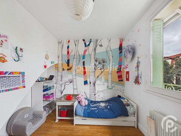 Vente
                Maison88 m² - 5 Pièces -
                    CLAMART (92140)