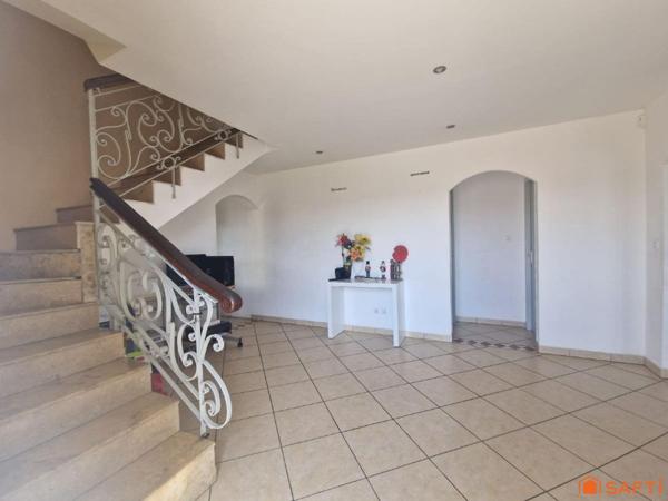 Maison familiale 6 chambres – Lumineuse et spacieuse