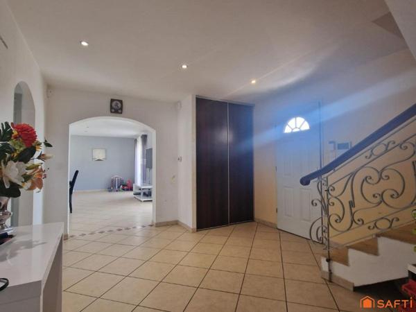 Maison familiale 6 chambres – Lumineuse et spacieuse