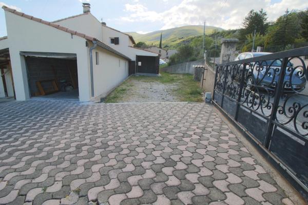 Maison 6 p, 114m2, 2 garages, cave, terrain 990m2