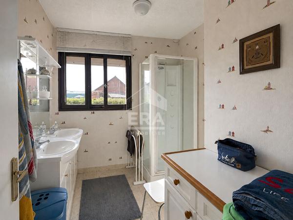 À vendre à Sainte-Cécile - Maison individuelle proche de la plage avec garage