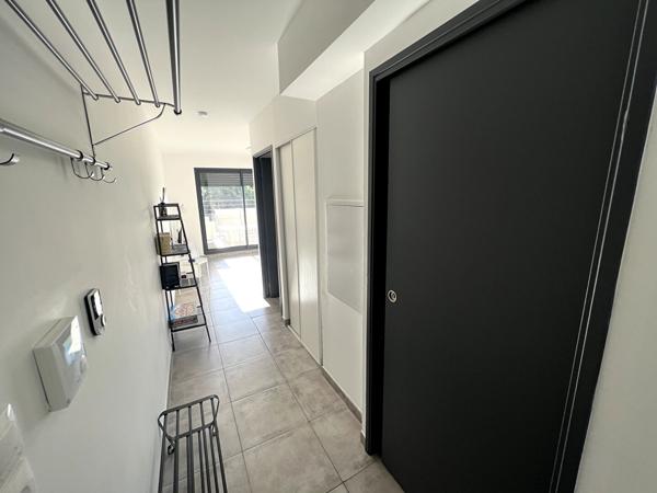 Les Pennes Mirabeau - T2 de 38.70 m2 + terrasse avec vue panoramique et garage double