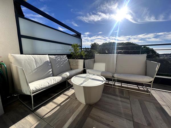 Les Pennes Mirabeau - T2 de 38.70 m2 + terrasse avec vue panoramique et garage double