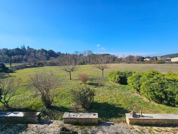 Lourmarin (84160) Lourmarin, belle propriété de plus de 210 m² à rénover avec Grand terrain de 1,3 hectares