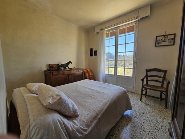 Lourmarin (84160) Lourmarin, belle propriété de plus de 210 m² à rénover avec Grand terrain de 1,3 hectares