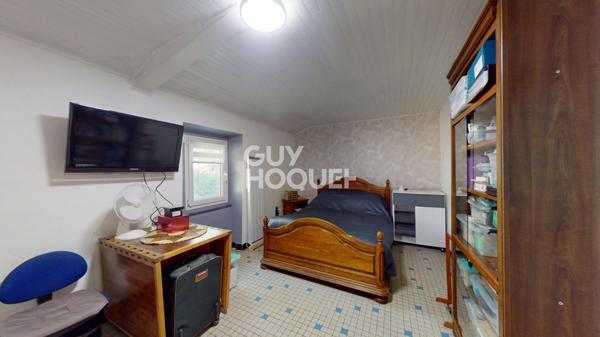 A VENDRE : Authentique corps de ferme avec dépendances et terrain de 4,9 ha