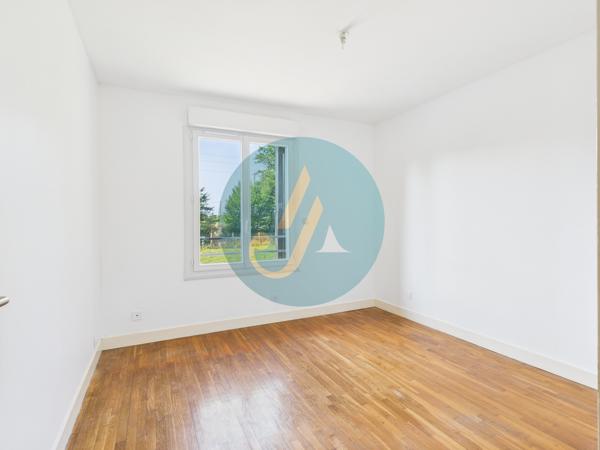 La Chapelle-d'Angillon (18380) Pavillon sur sous-sol 4 chambres avec grand terrain à La Chapelle d’Angillon - Parfait pour une famille ou inv