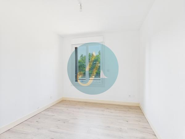 La Chapelle-d'Angillon (18380) Pavillon sur sous-sol 4 chambres avec grand terrain à La Chapelle d’Angillon - Parfait pour une famille ou inv