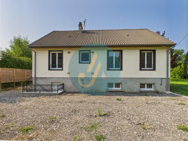 La Chapelle-d'Angillon (18380) Pavillon sur sous-sol 4 chambres avec grand terrain à La Chapelle d’Angillon - Parfait pour une famille ou inv