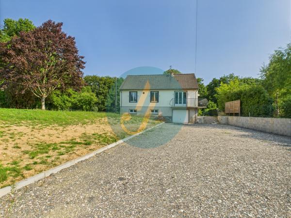 La Chapelle-d'Angillon (18380) Pavillon sur sous-sol 4 chambres avec grand terrain à La Chapelle d’Angillon - Parfait pour une famille ou inv