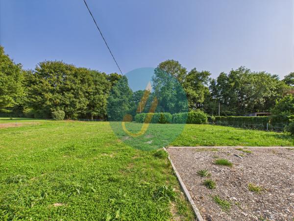 La Chapelle-d'Angillon (18380) Pavillon sur sous-sol 4 chambres avec grand terrain à La Chapelle d’Angillon - Parfait pour une famille ou inv