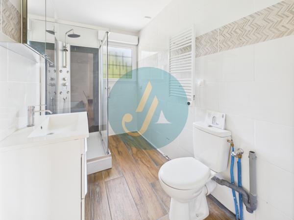 La Chapelle-d'Angillon (18380) Pavillon sur sous-sol 4 chambres avec grand terrain à La Chapelle d’Angillon - Parfait pour une famille ou inv