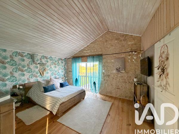 Maison à vendre 7 pièces 202 m² Neuville-de-Poitou