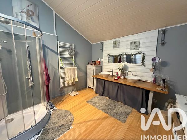 Maison à vendre 7 pièces 202 m² Neuville-de-Poitou