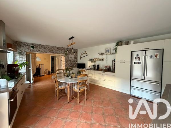 Maison à vendre 7 pièces 202 m² Neuville-de-Poitou