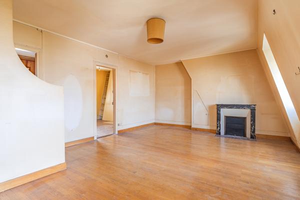 Secteur Place des Vosges - 3 pièces traversant - Dernier étage