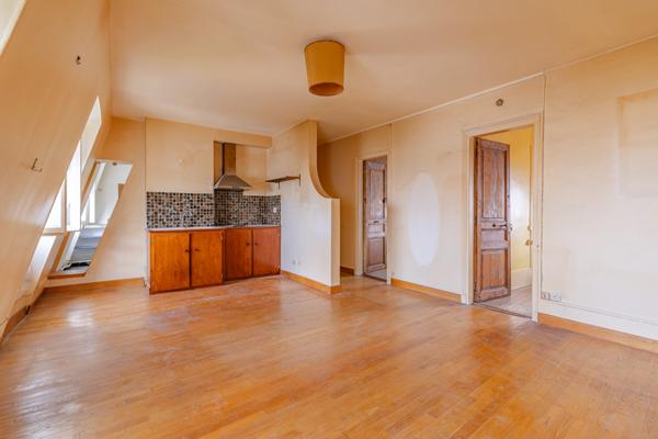 Secteur Place des Vosges - 3 pièces traversant - Dernier étage