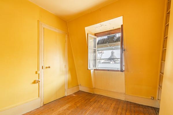 Secteur Place des Vosges - 3 pièces traversant - Dernier étage