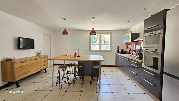 BELLE MAISON EN PIERRE 175 M² AVEC GRAND JARDIN DE 1491 M²
