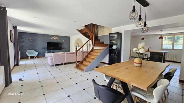 BELLE MAISON EN PIERRE 175 M² AVEC GRAND JARDIN DE 1491 M²