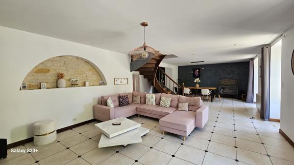 BELLE MAISON EN PIERRE 175 M² AVEC GRAND JARDIN DE 1491 M²