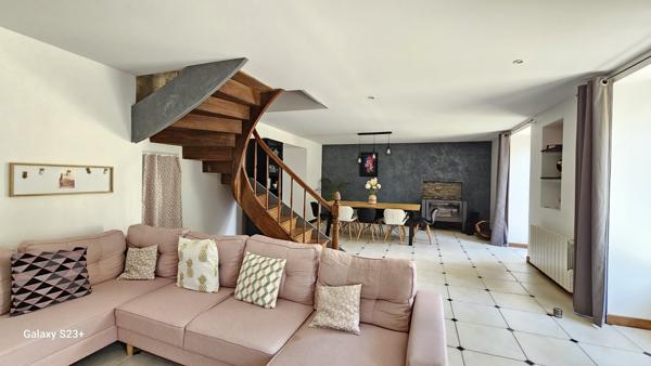 BELLE MAISON EN PIERRE 175 M² AVEC GRAND JARDIN DE 1491 M²